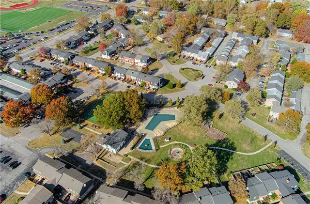 $250,000 | 8605 West 83rd Street, Overland Park, KS 66204