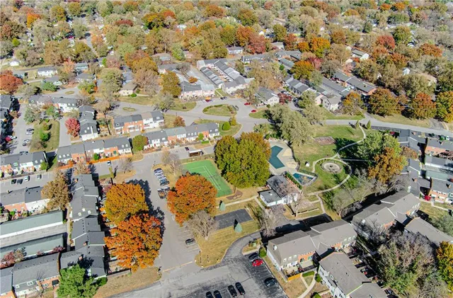 $250,000 | 8605 West 83rd Street, Overland Park, KS 66204