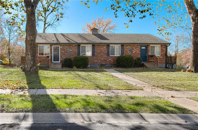 $250,000 | 8605 West 83rd Street, Overland Park, KS 66204