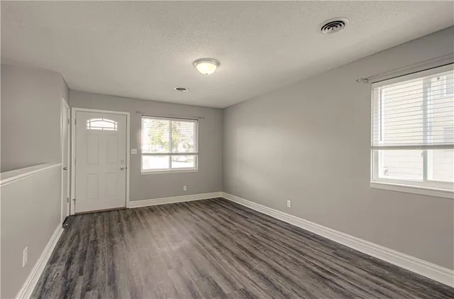 $250,000 | 8605 West 83rd Street, Overland Park, KS 66204