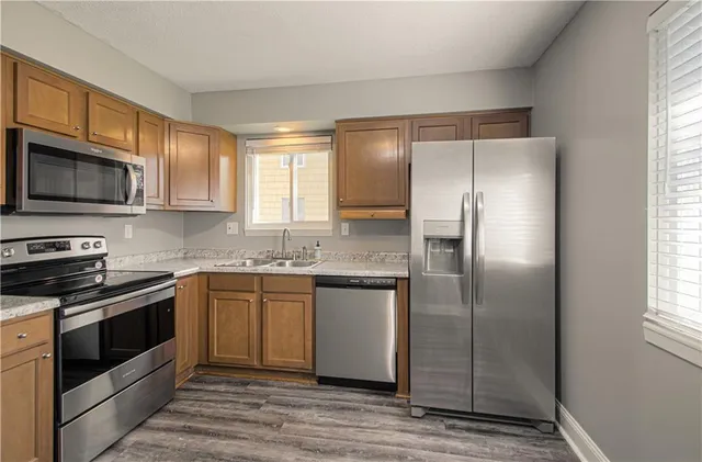 $250,000 | 8605 West 83rd Street, Overland Park, KS 66204