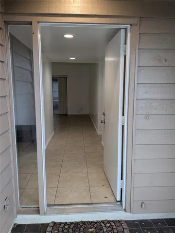 $2,400 | 8304 North Gomez Avenue, Tampa, FL 33614