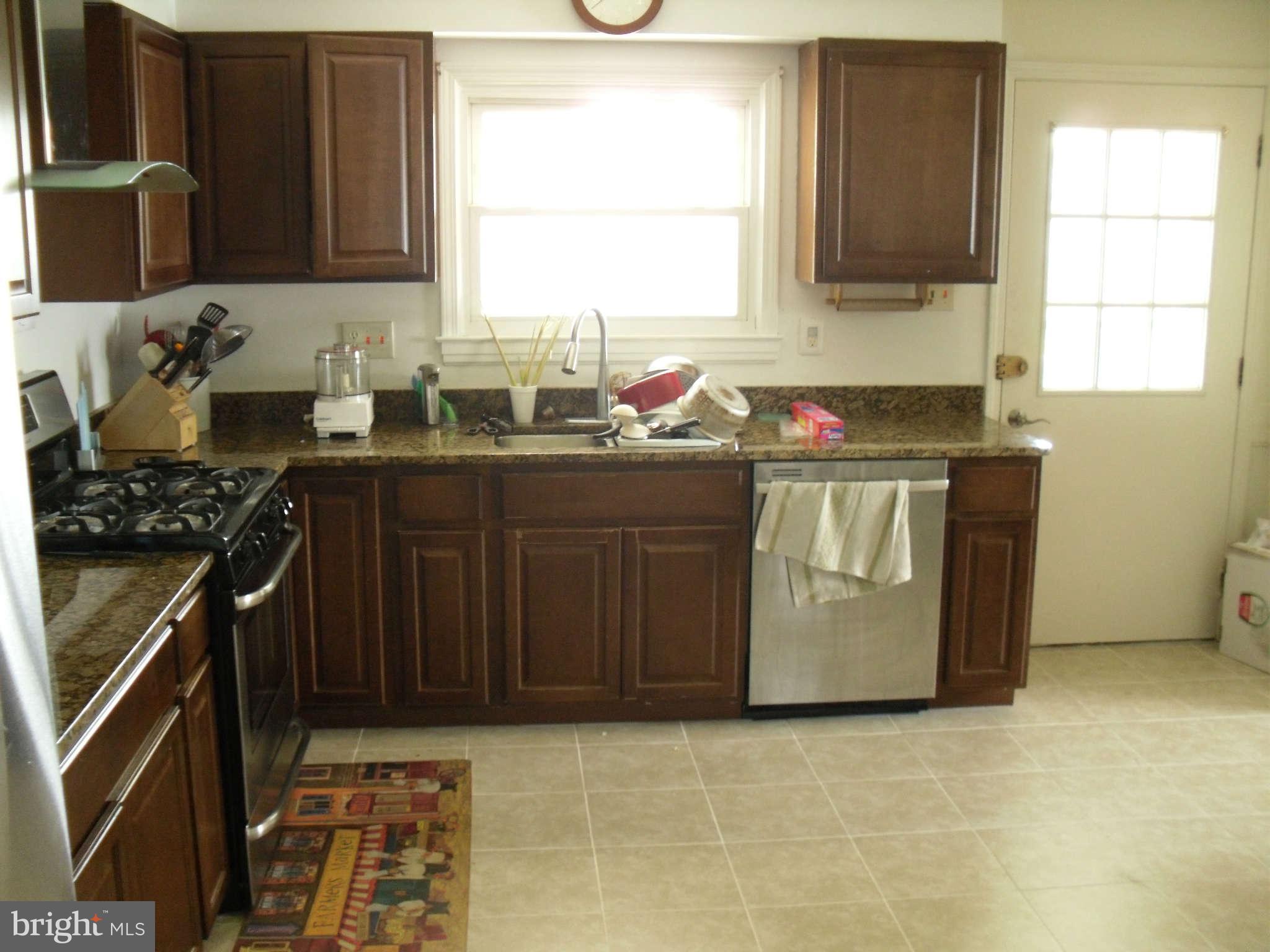 508 North York Road Sterling, VA 20164 - Photo 3 of 7 Kitchen