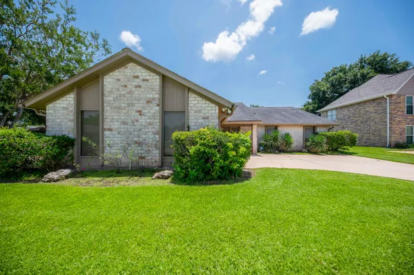 $2,700 | 2903 Pepperwood Drive, Sugar Land, TX 77479