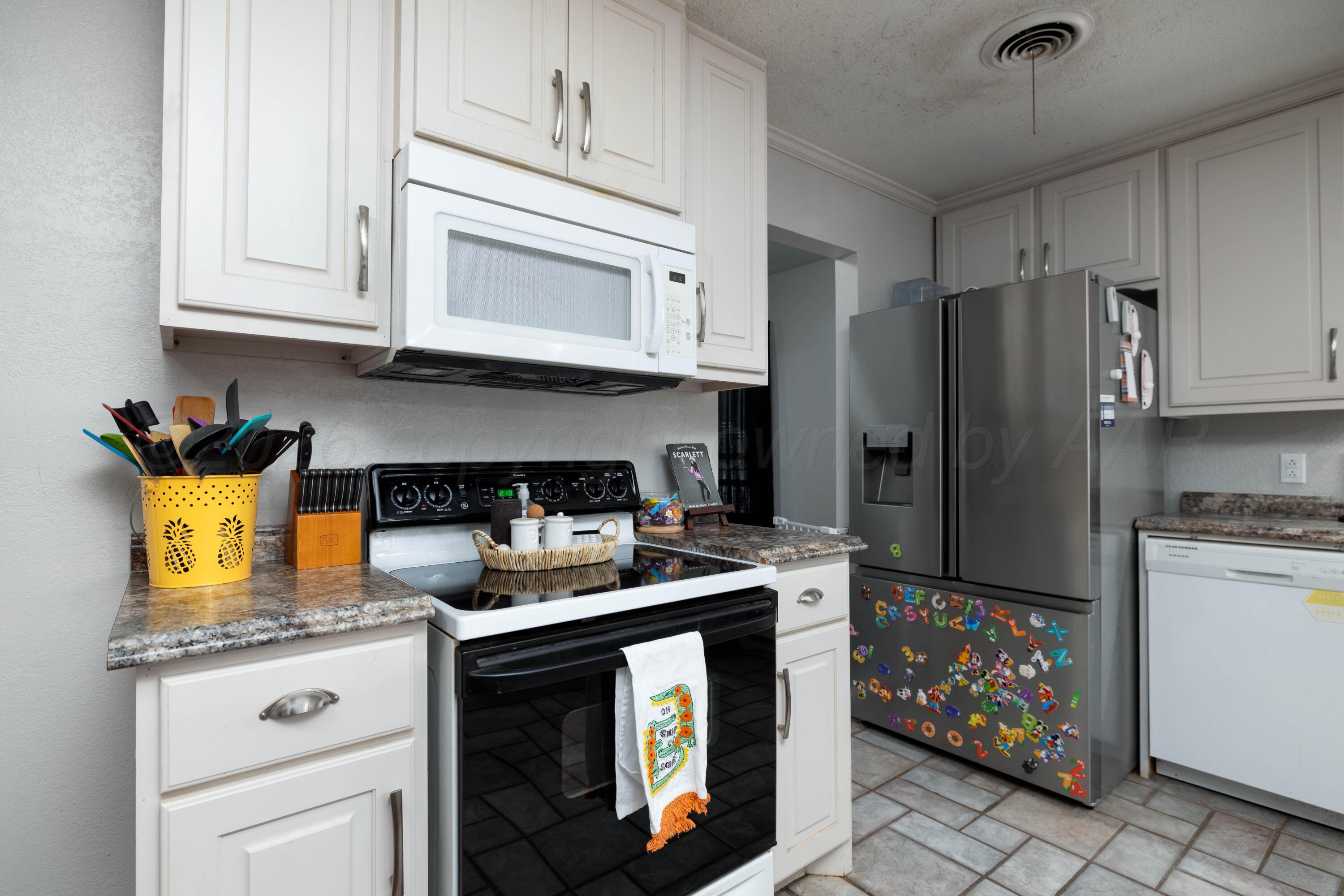 7003 Euclid Street Amarillo, TX 79110 - Photo 11 of 23 Kitchen