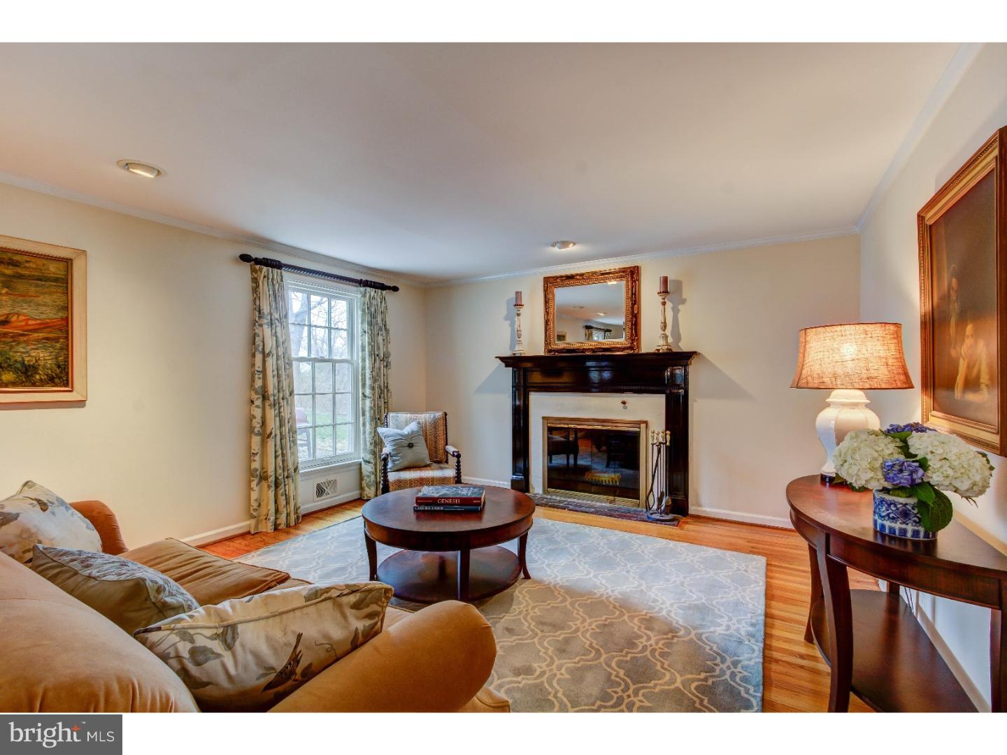 686 Mount View Road Berwyn, PA 19312 - Photo 11 of 25 Living Room
