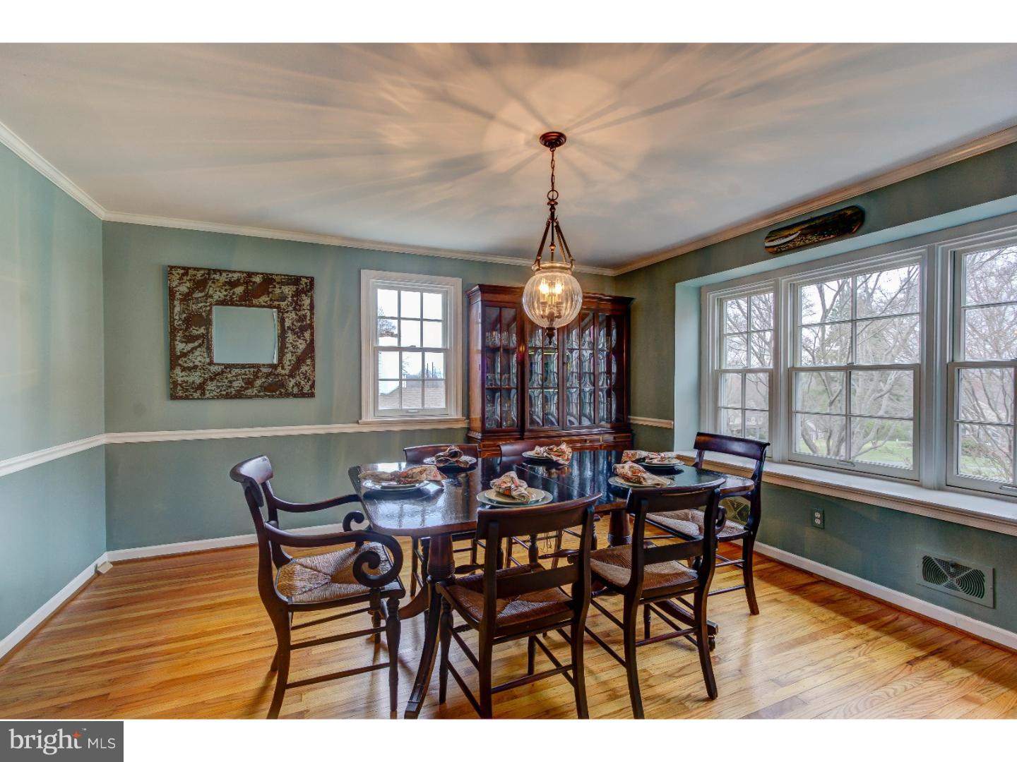 686 Mount View Road Berwyn, PA 19312 - Photo 12 of 25 Dining Room