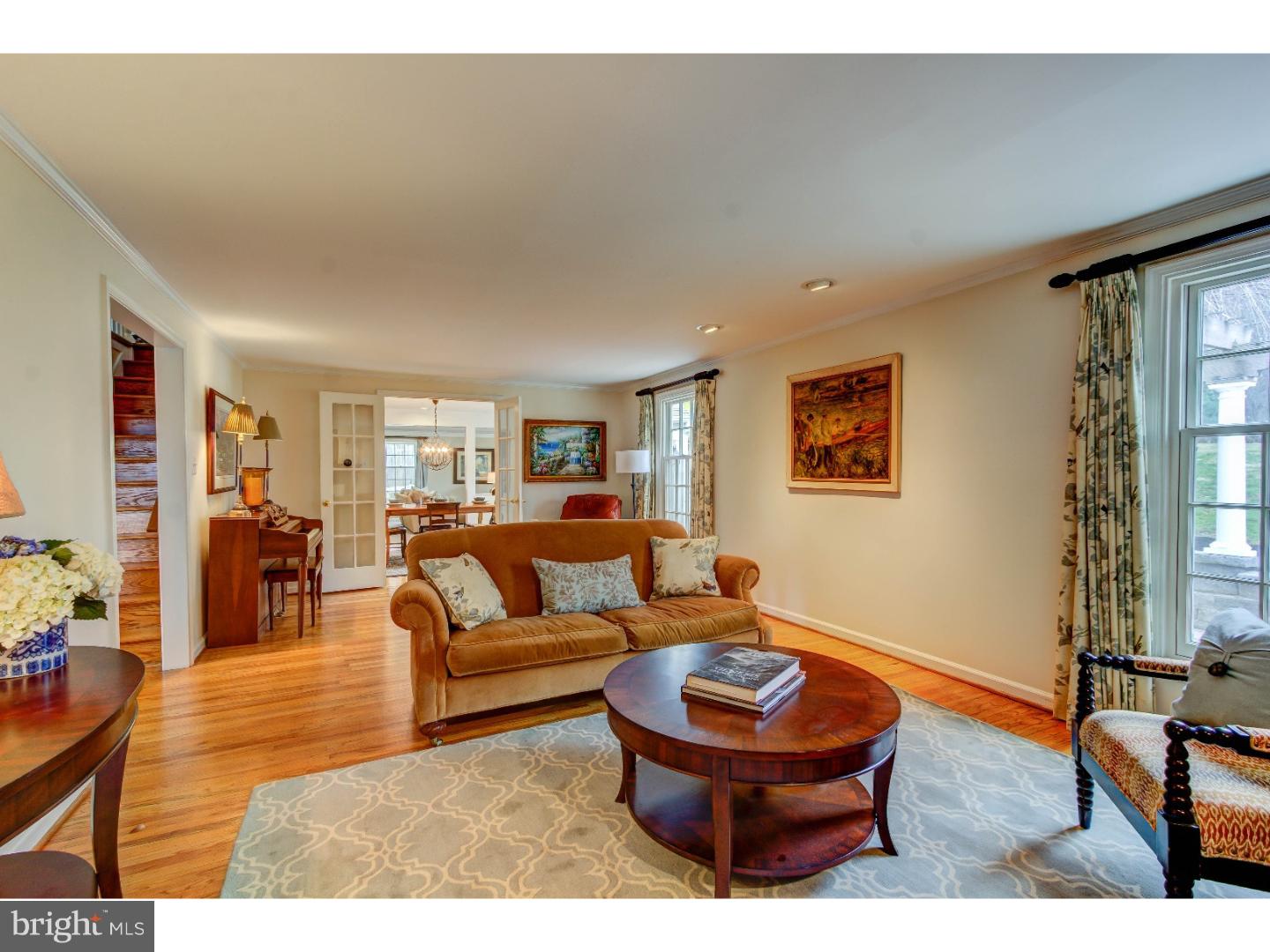 686 Mount View Road Berwyn, PA 19312 - Photo 10 of 25 Living Room