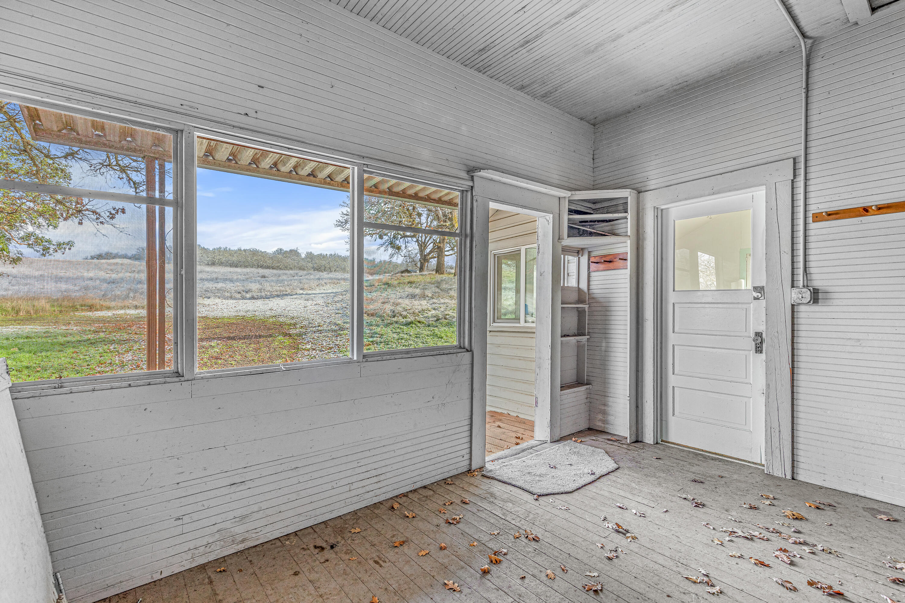 5828 Old Stage Road Central Point, OR 97502 - Photo 19 of 24 9R9A7916