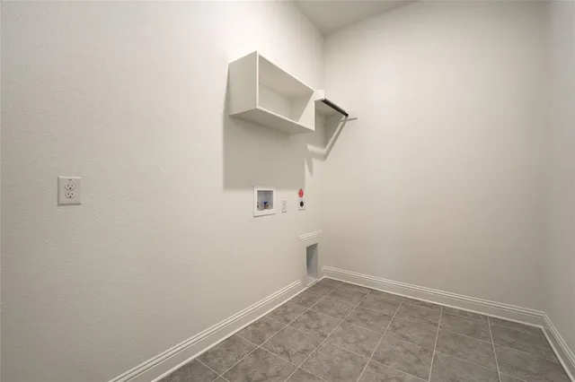 an empty room with windows and ceiling fan