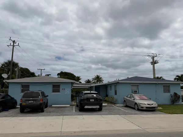 $1,700 | 520 West Blue Heron Boulevard, Unit 1, Riviera Beach, FL 33404