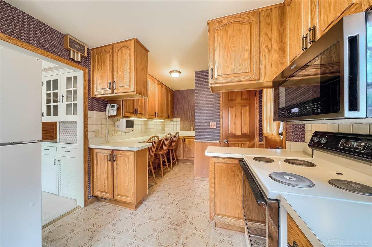 926 Hampton Road Grosse Pointe, MI 48236 - Photo 7 of 25 50077931-6.JPG