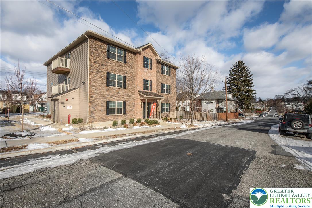 1513 Maple Street, Unit 301 Bethlehem, PA 18017 - Photo 2 of 21
