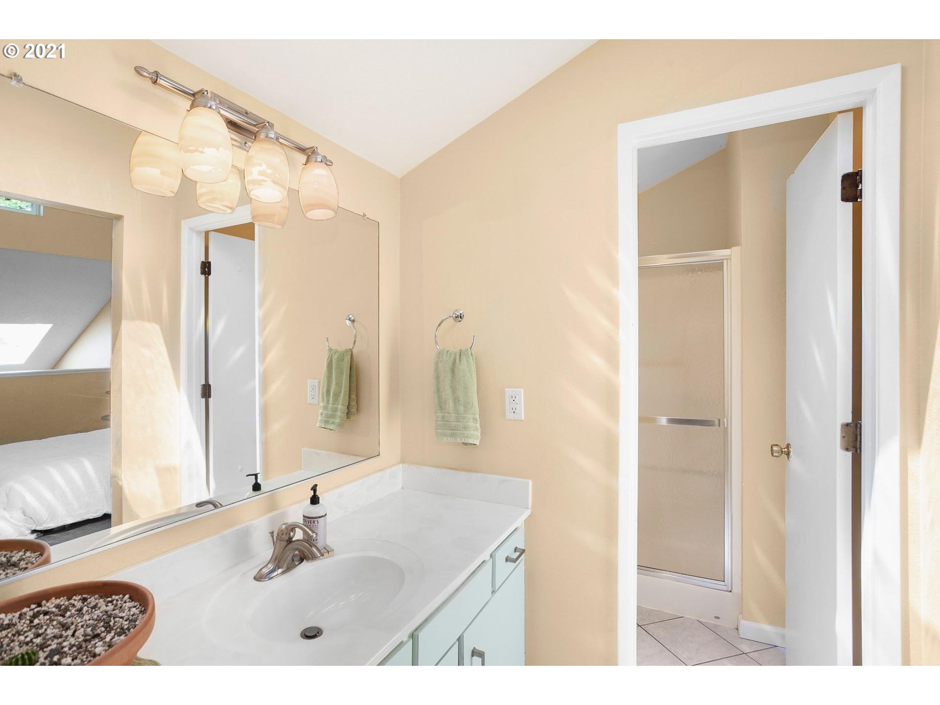 4692 Southwest Comus Place Portland, OR 97219 - Photo 13 of 22 Owner's Suite Bathroom