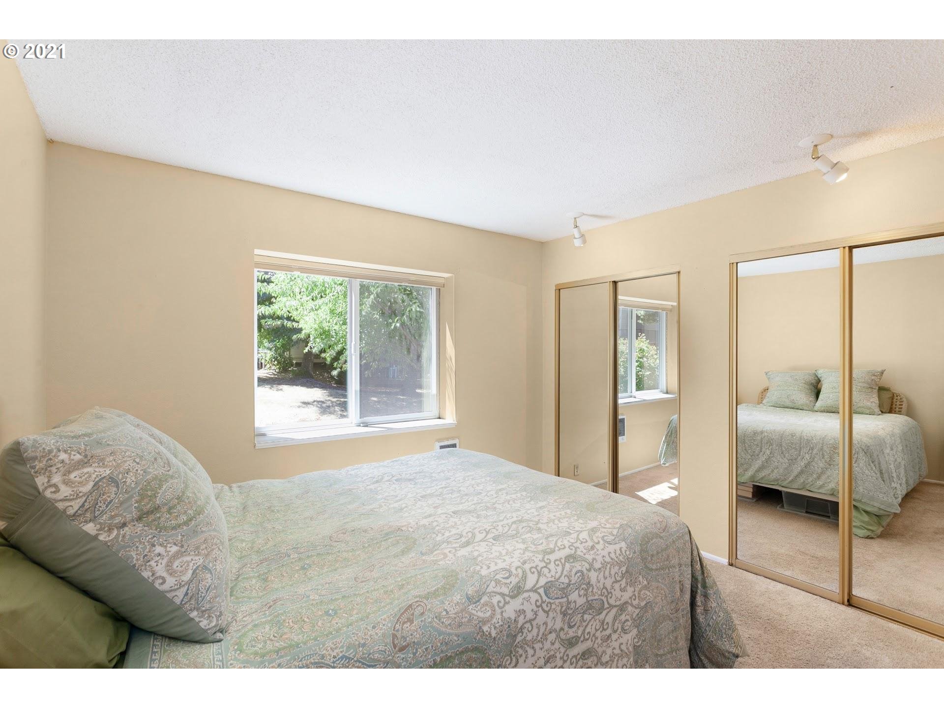 4692 Southwest Comus Place Portland, OR 97219 - Photo 15 of 22 Bedroom