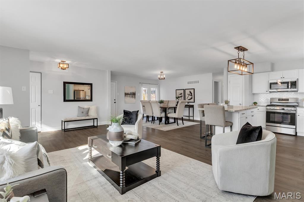 4603 Mattis Road St. Louis, MO 63128 - Photo 3 of 45