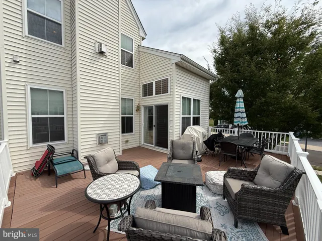 a picture of a wall with white walls