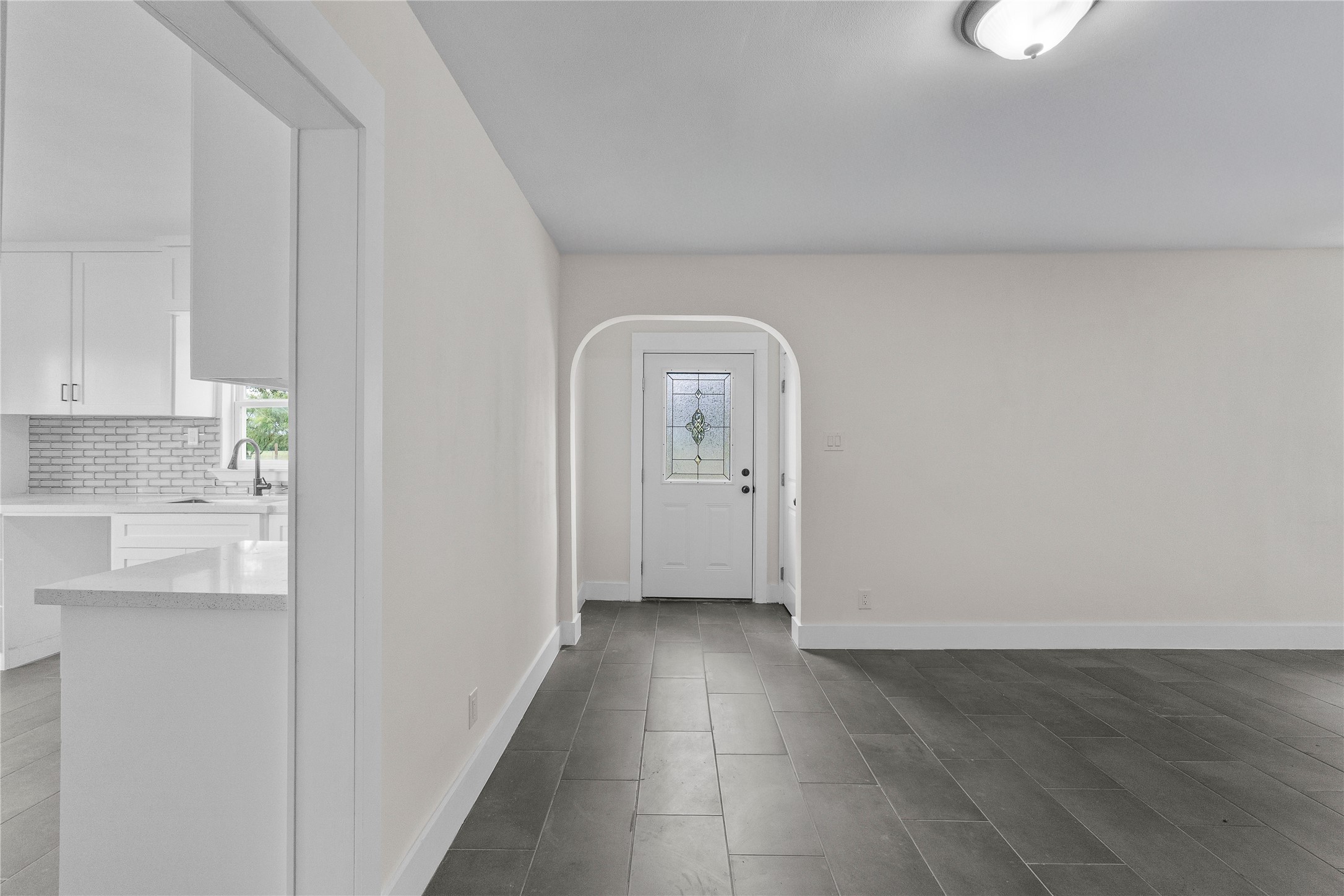 16752 Rio Rancho Road Harlingen, TX 78552 - Photo 3 of 25 a view of a livingroom with wooden floor and a window