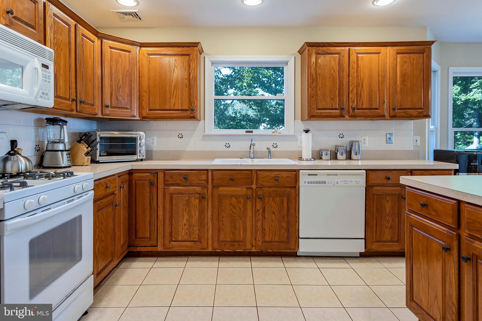 364 Yeoman Road Manahawkin, NJ 08050 - Photo 11 of 25 Gallery Image 11