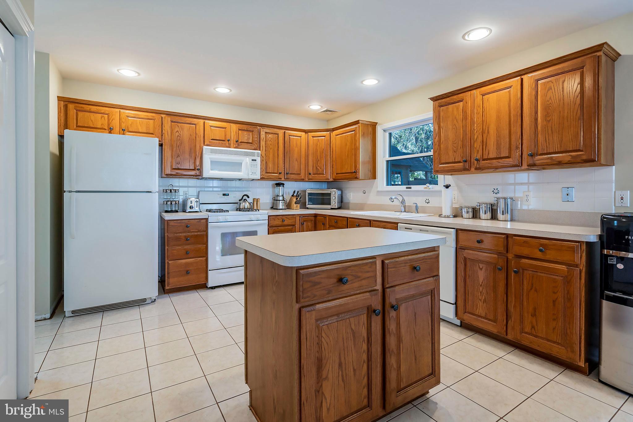 364 Yeoman Road Manahawkin, NJ 08050 - Photo 9 of 25 Gallery Image 9