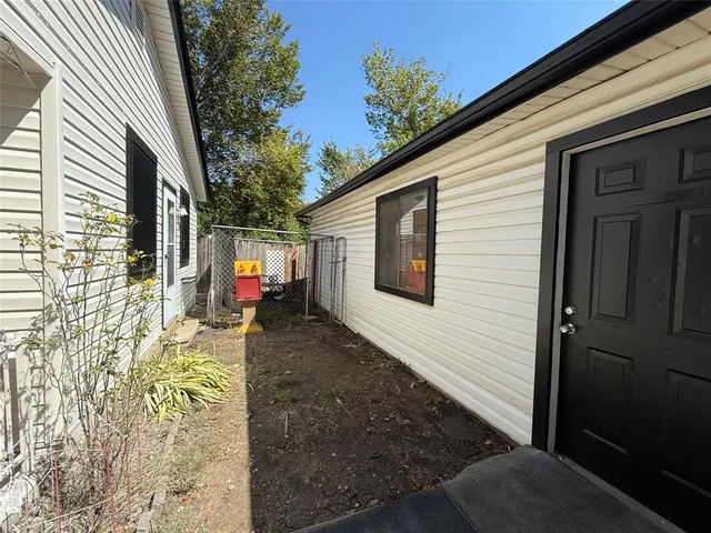 a view of a back yard of the house