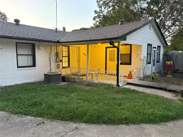 a view of a house with backyard and sitting area