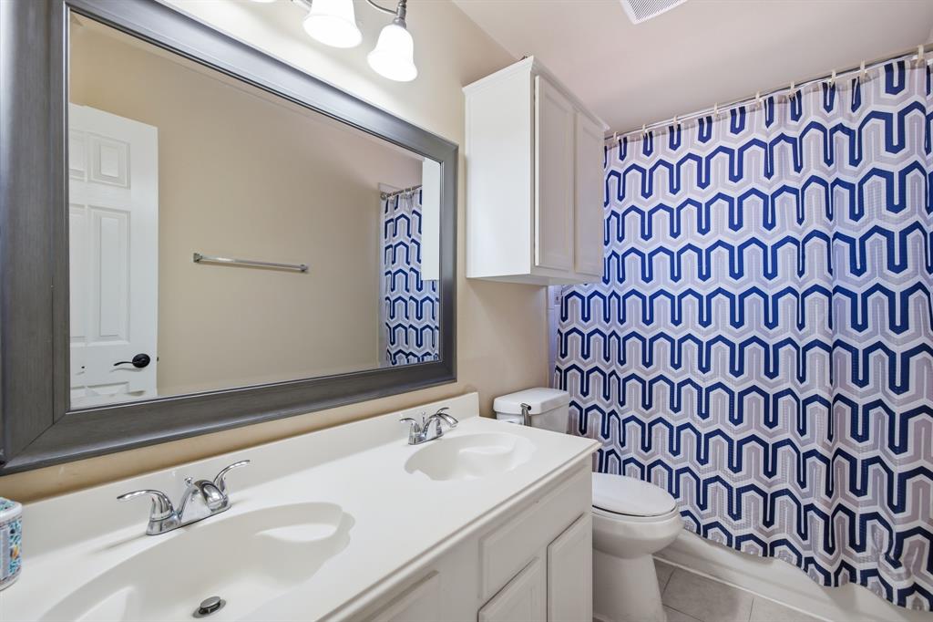 1911 New Haven Road Grapevine, TX 76051 - Photo 35 of 39 Second floor full bathroom