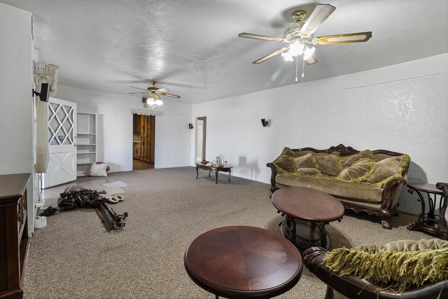 5000 Nunes Road Turlock, CA 95382 - Photo 31 of 57 a living room with furniture and a chandelier