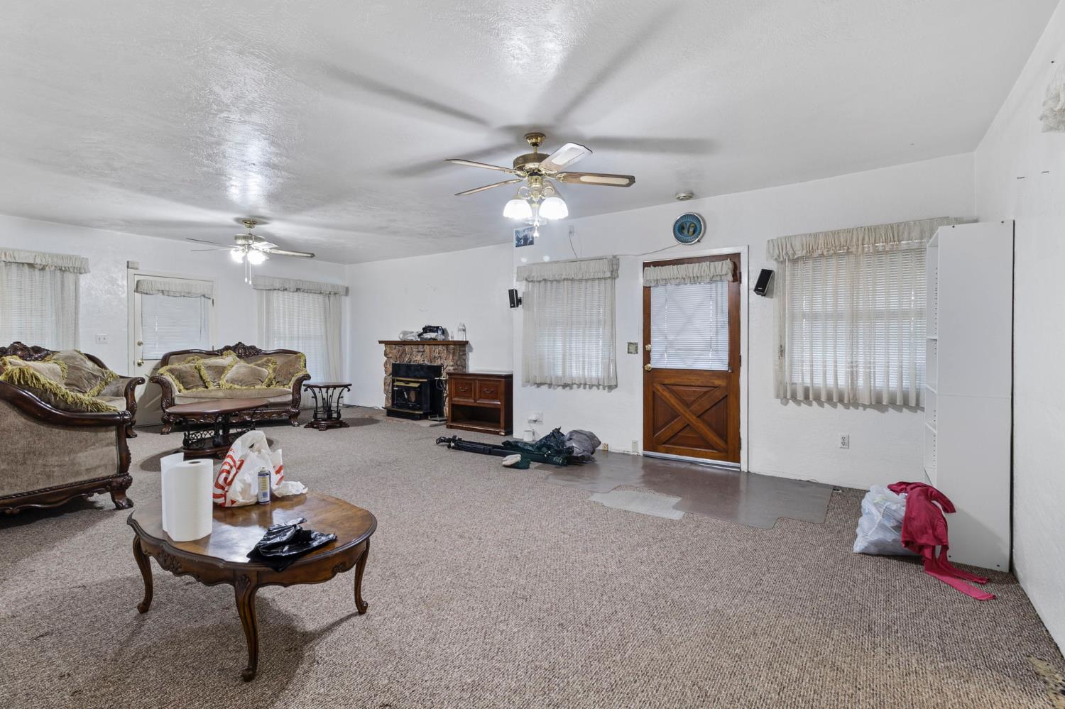 5000 Nunes Road Turlock, CA 95382 - Photo 36 of 57 a living room with furniture and a pool table