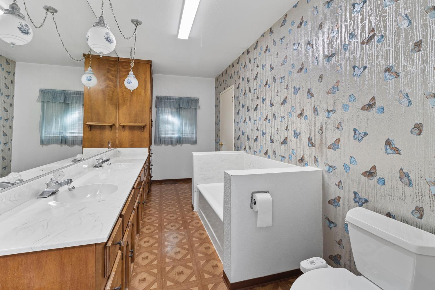 5000 Nunes Road Turlock, CA 95382 - Photo 39 of 57 a bathroom with a sink a toilet and shower