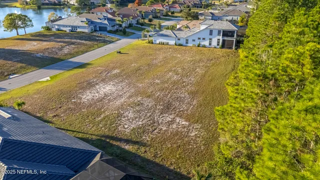 a view of residential houses with outdoor space