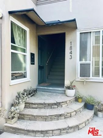 $2,575 | 1843 North Normandie Avenue, Unit 3, Los Angeles, CA 90027