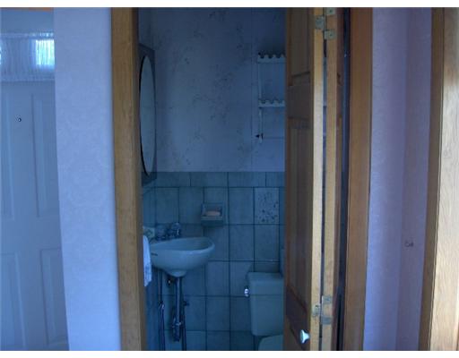 193 Edgemere Road Pawtucket, RI 02861 - Photo 8 of 9 Bathroom.