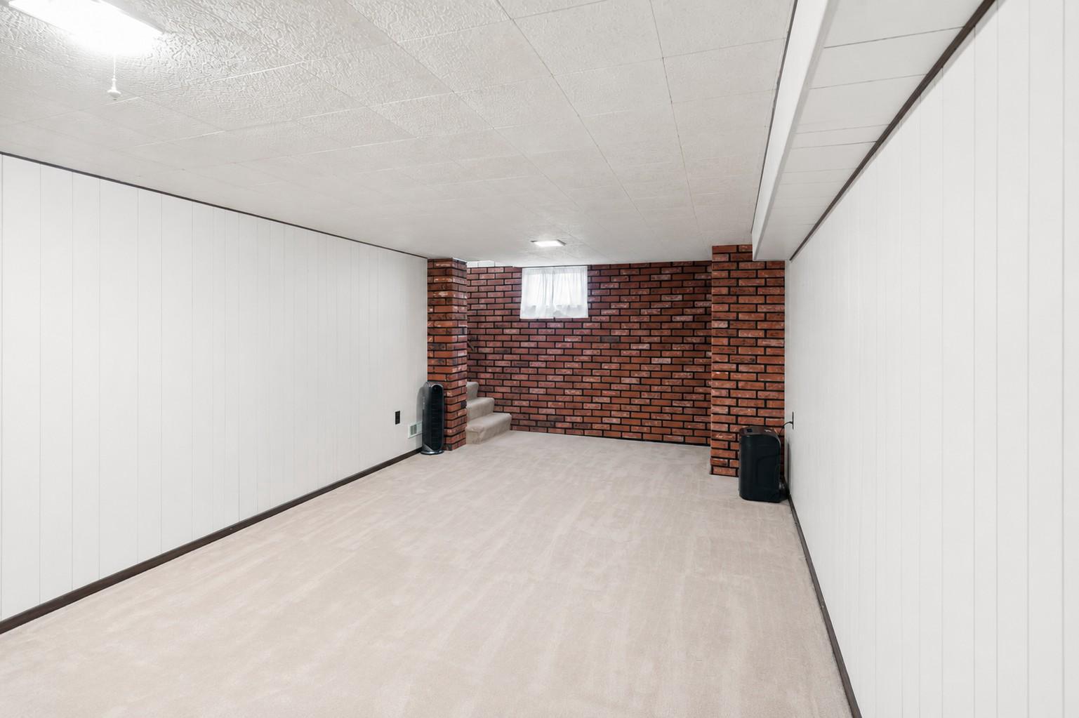 945 Homberg Avenue Baltimore, MD 21221 - Photo 19 of 27 a view of an empty room