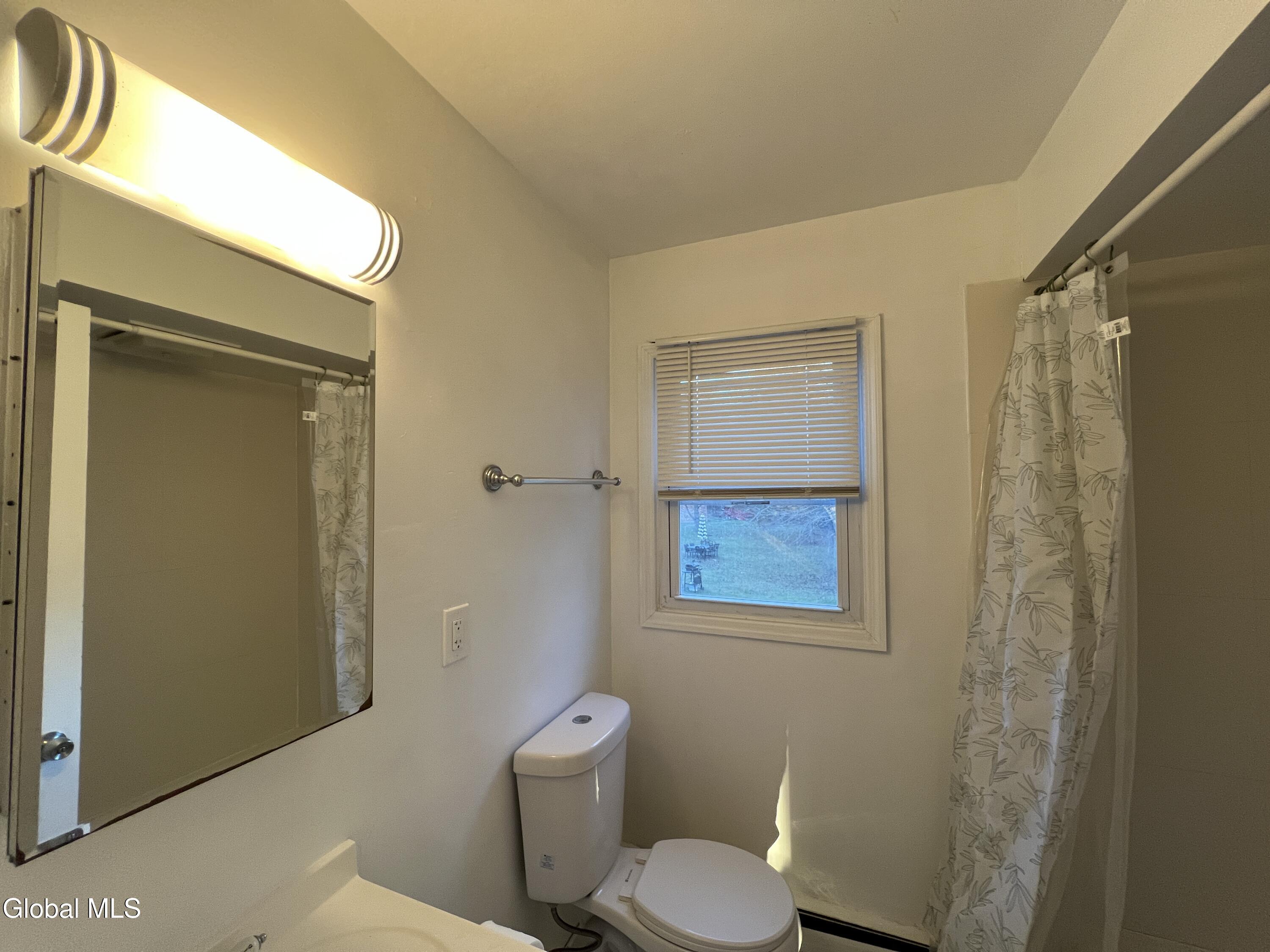 11-21 Ashdown Road, Unit 15D Clifton Park, NY 12019 - Photo 11 of 15 Bathroom