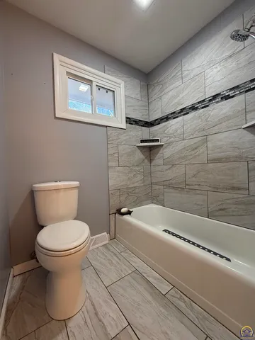 $289,500 | 910 Northwest Menninger Road, Topeka, KS 66618