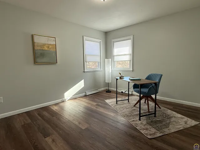 $289,500 | 910 Northwest Menninger Road, Topeka, KS 66618