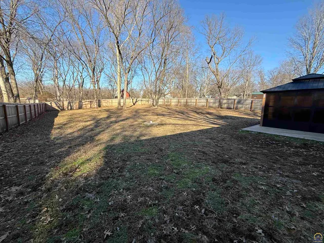 $289,500 | 910 Northwest Menninger Road, Topeka, KS 66618