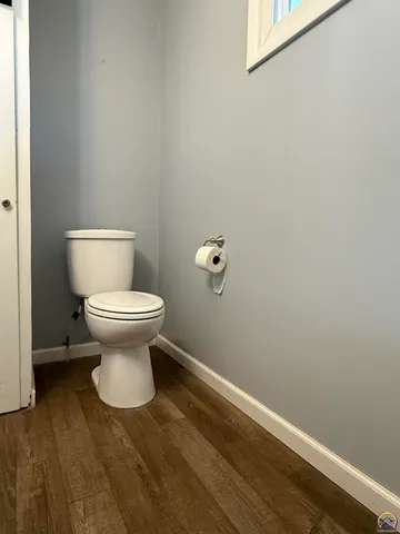 $289,500 | 910 Northwest Menninger Road, Topeka, KS 66618