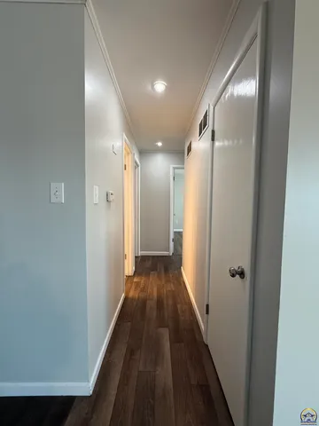 $289,500 | 910 Northwest Menninger Road, Topeka, KS 66618