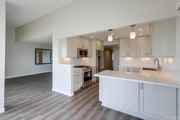 $4,995 | 823 Sea Turf Circle, Solana Beach, CA 92075