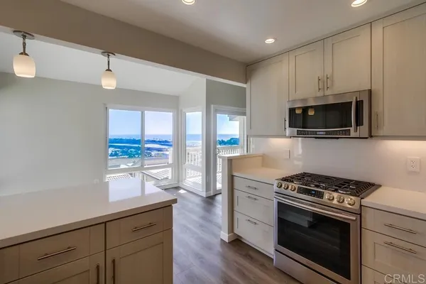 $4,995 | 823 Sea Turf Circle, Solana Beach, CA 92075