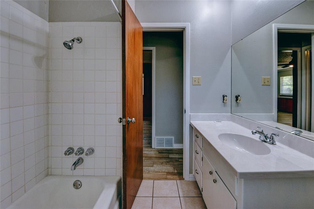 7524 Overhill Road Fort Worth, TX 76116 - Photo 22 of 28 Gallery Image 22