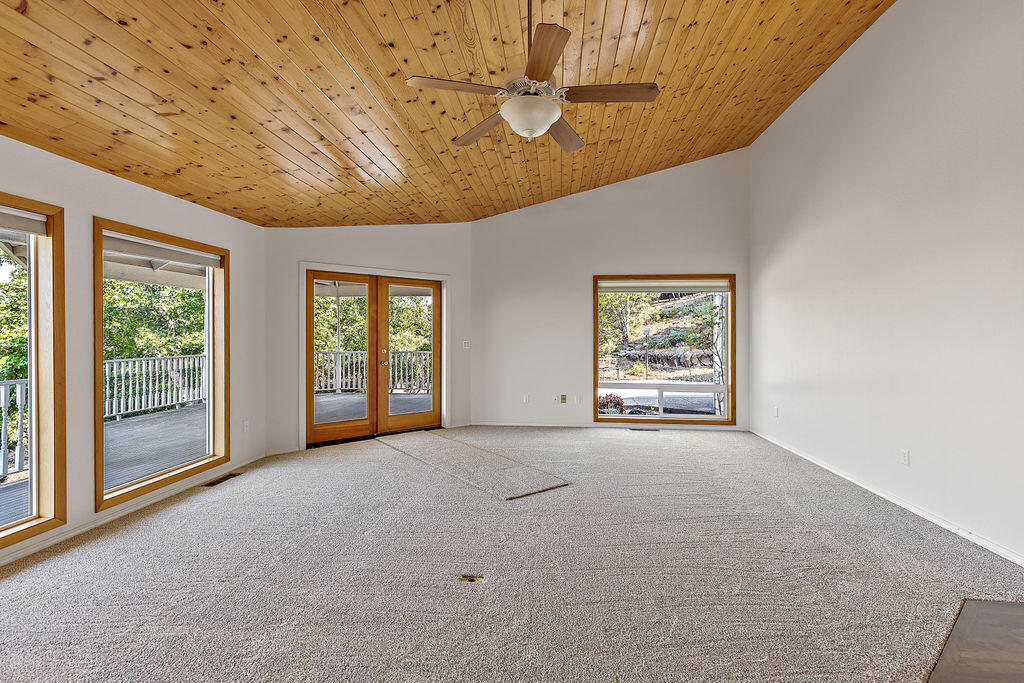 4096 North Roxy Drive Medford, OR 97504 - Photo 24 of 62 20
