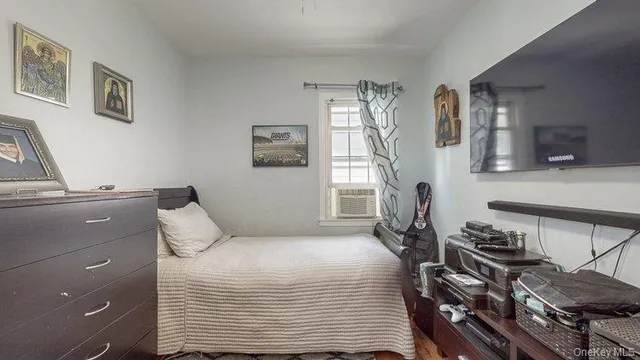 $1,149,000 | 46-03 195th Street | Auburndale