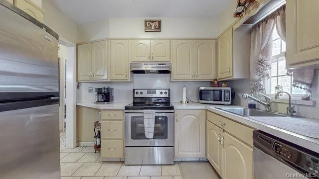 $1,149,000 | 46-03 195th Street | Auburndale