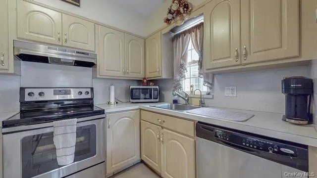 $1,149,000 | 46-03 195th Street | Auburndale