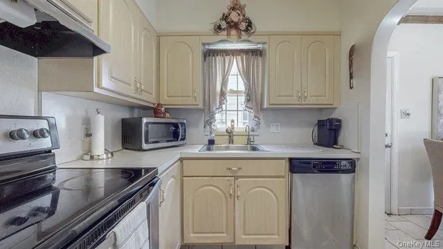 $1,149,000 | 46-03 195th Street | Auburndale