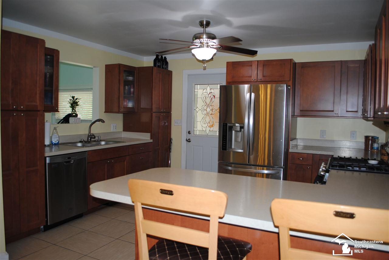 4410 Brest Road Newport, MI 48166 - Photo 4 of 42 31386171-3.JPG