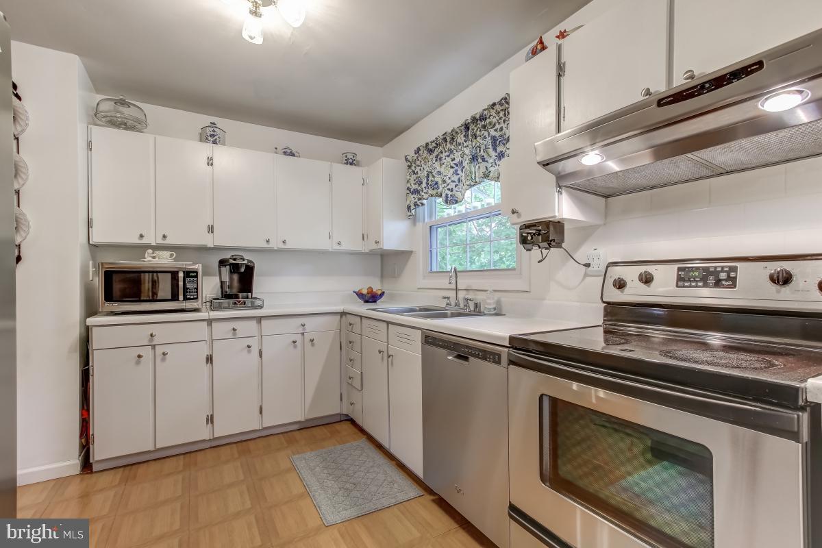 7924 Frye Road Alexandria, VA 22309 - Photo 11 of 29 Ample Cabinet Space